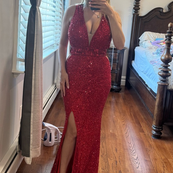 Red Sequins Evening Gown Prom Dress - Picture 7 of 8